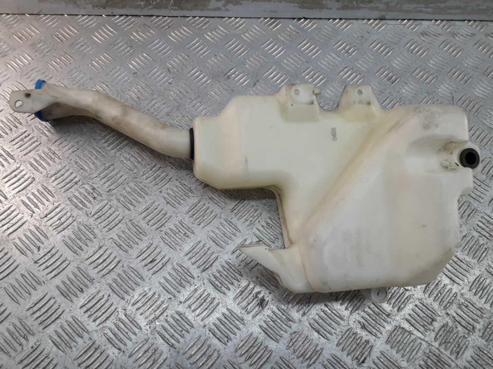 Бачок омывателя лобового стекла