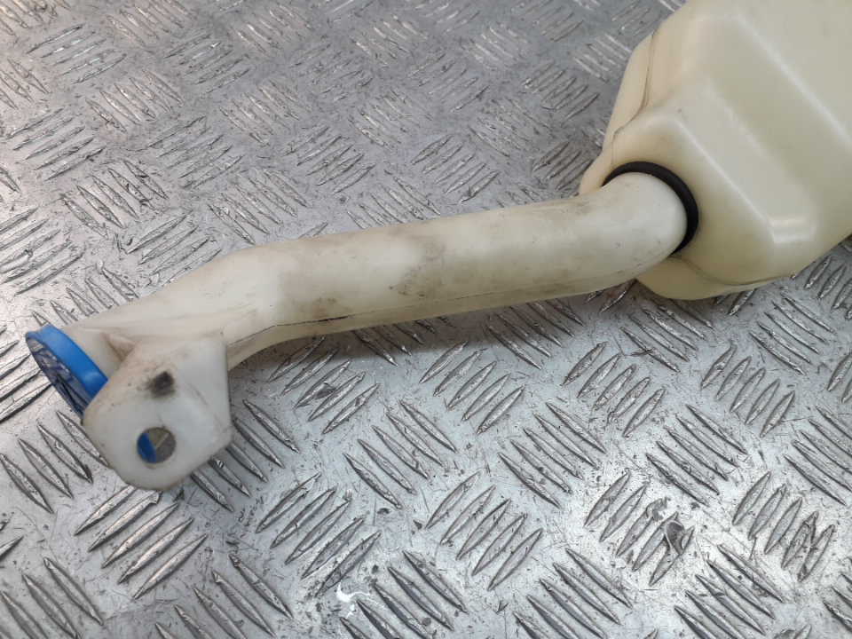 Бачок омывателя лобового стекла