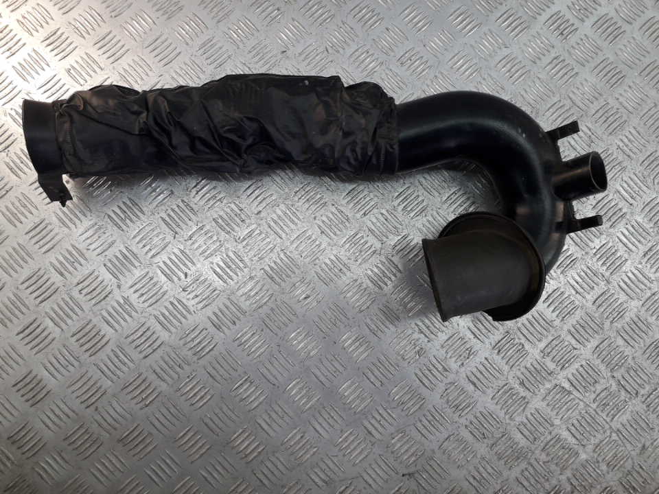Патрубок воздушного фильтра