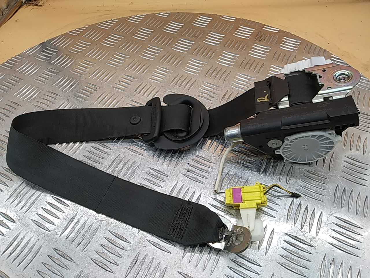 Ремень безопасности с пиропатроном