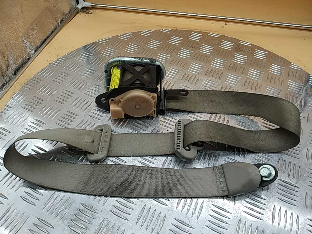 Ремень безопасности с пиропатроном