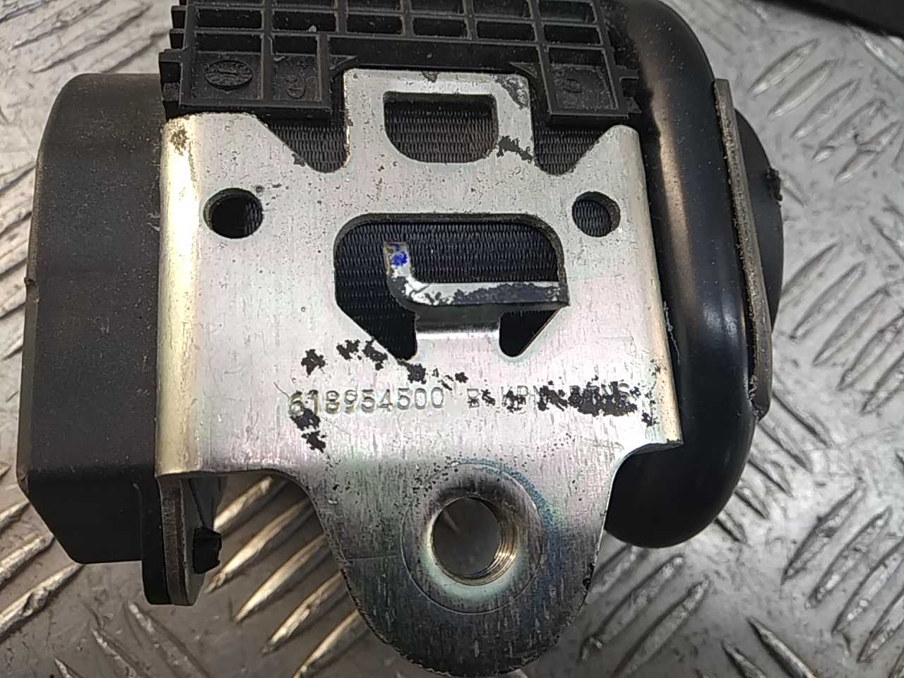 Ремень безопасности с пиропатроном