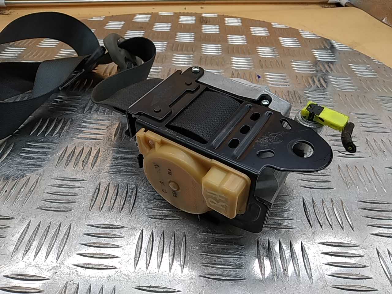 Ремень безопасности с пиропатроном