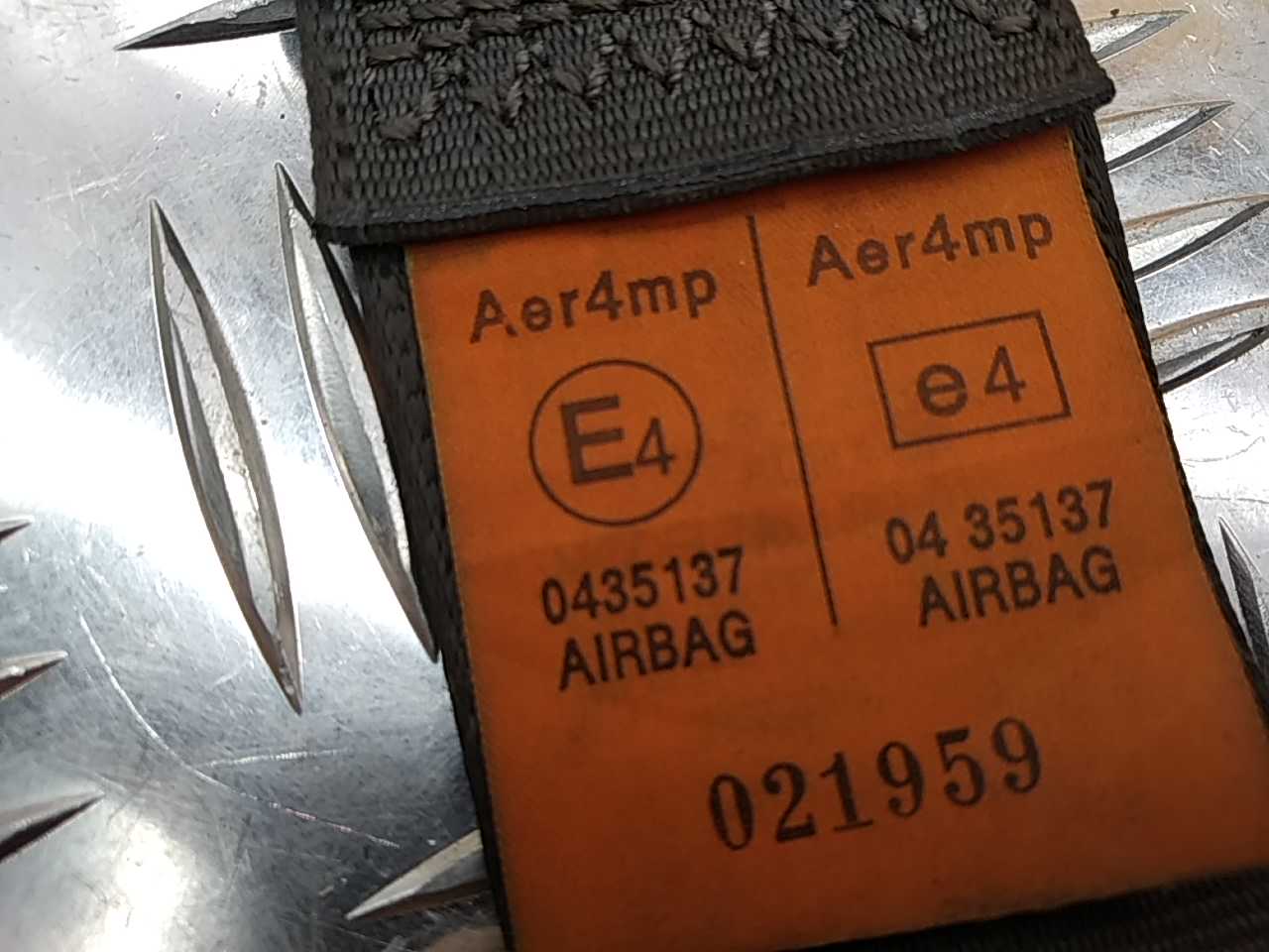 Ремень безопасности с пиропатроном