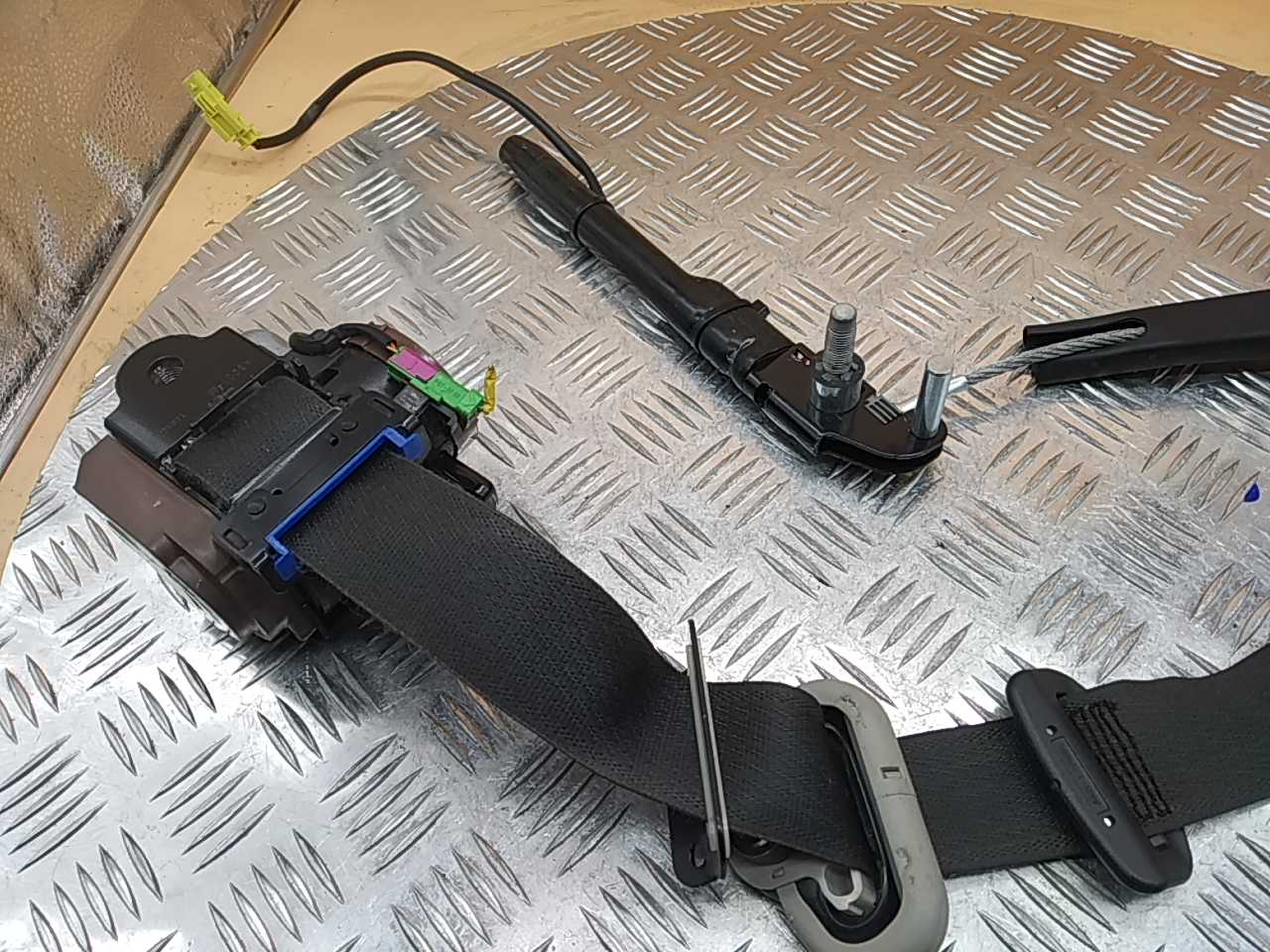 Ремень безопасности с пиропатроном