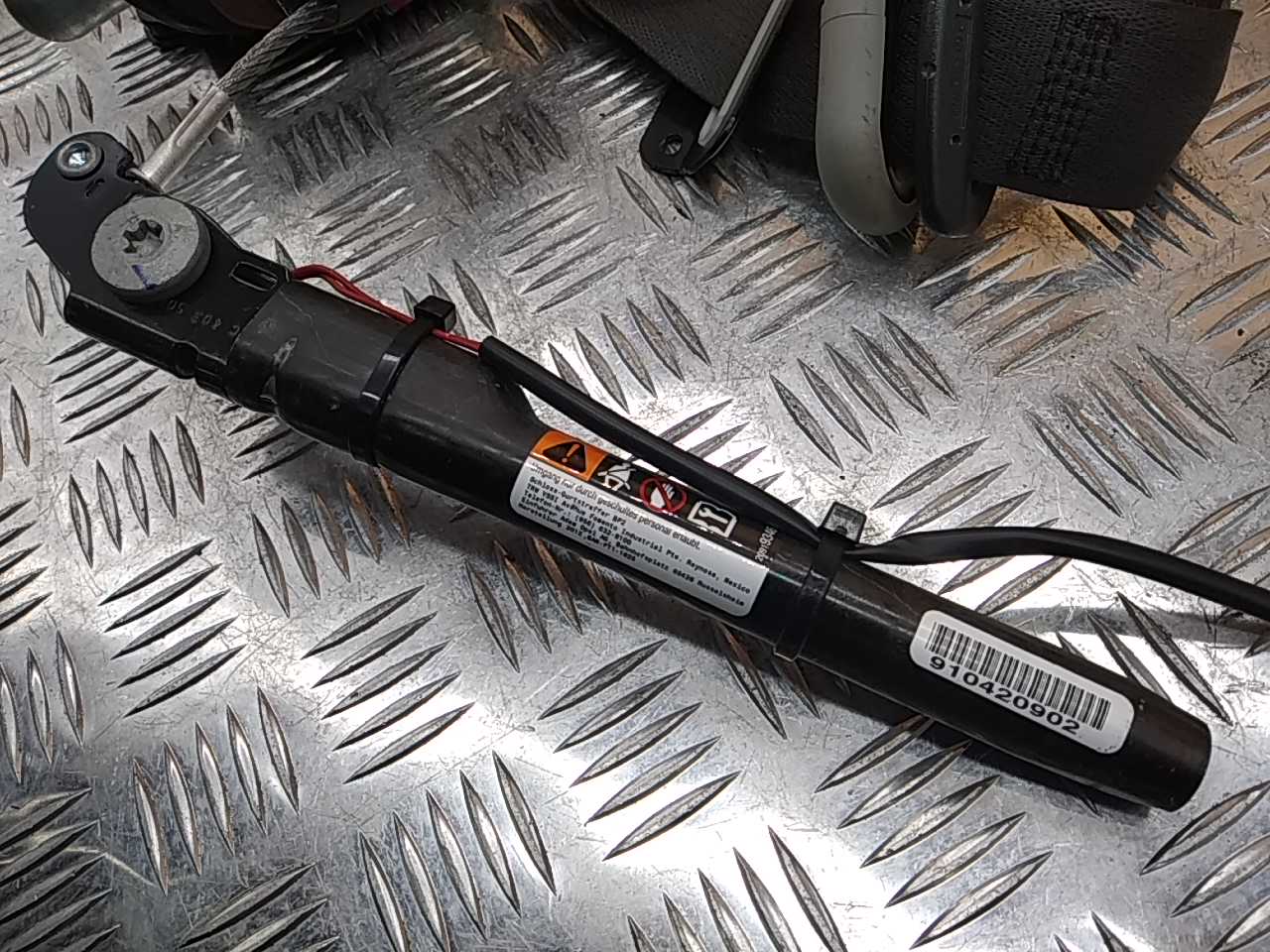 Ремень безопасности с пиропатроном