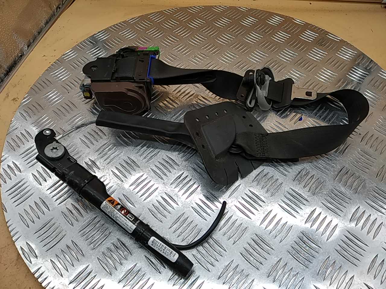 Ремень безопасности с пиропатроном