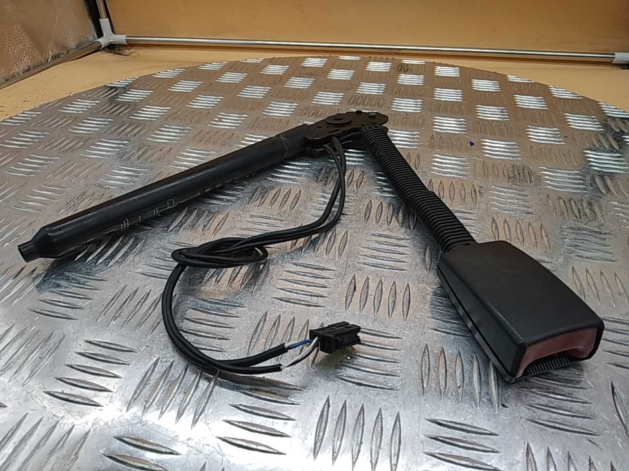 Ответная часть ремня безопасности