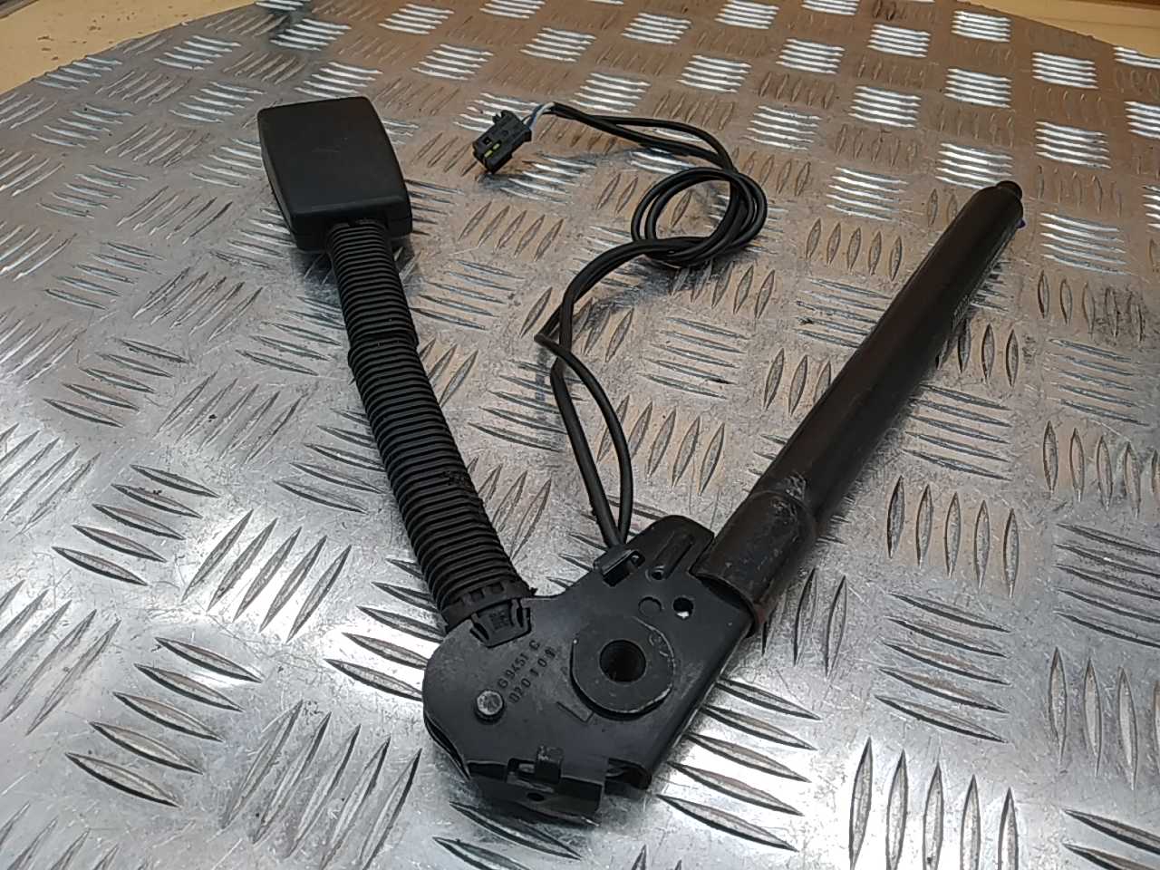 Ответная часть ремня безопасности