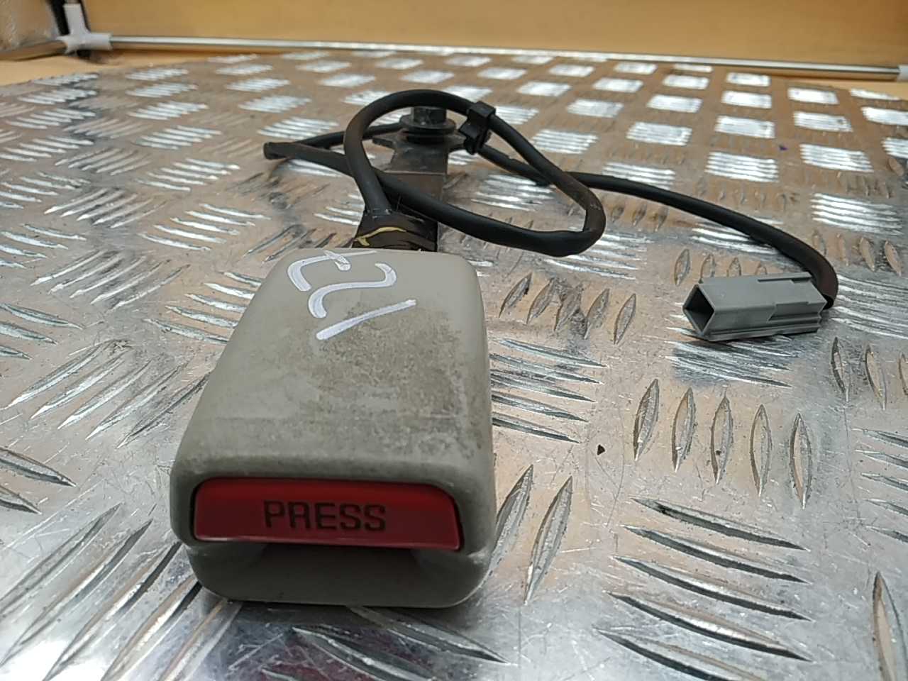 Ответная часть ремня безопасности