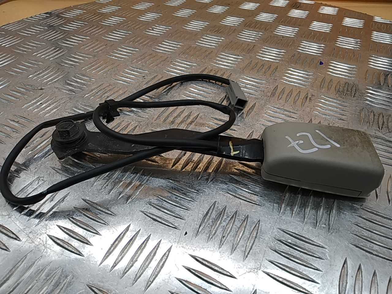 Ответная часть ремня безопасности