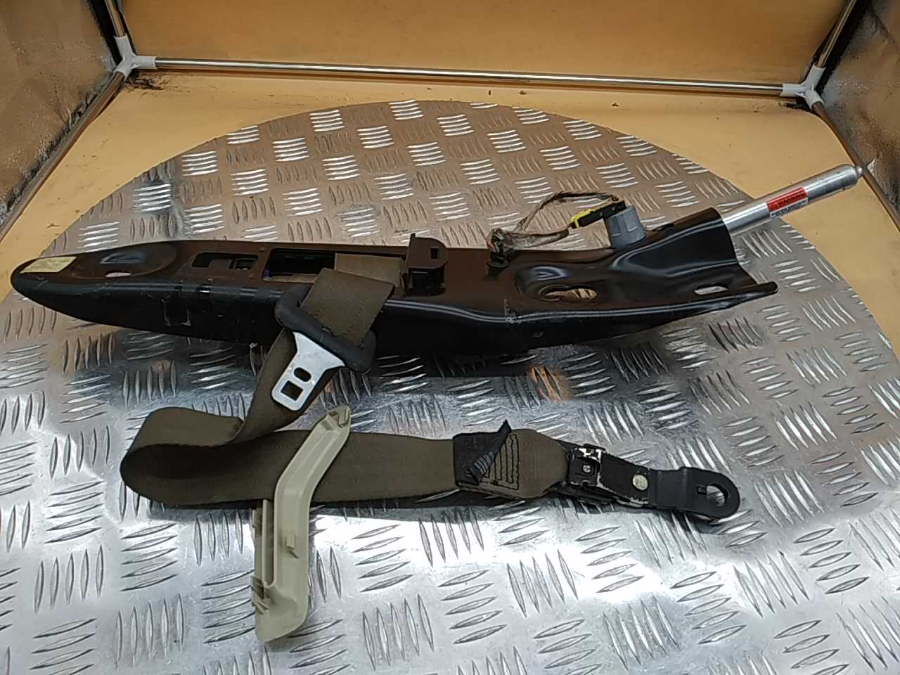 Ремень безопасности с пиропатроном