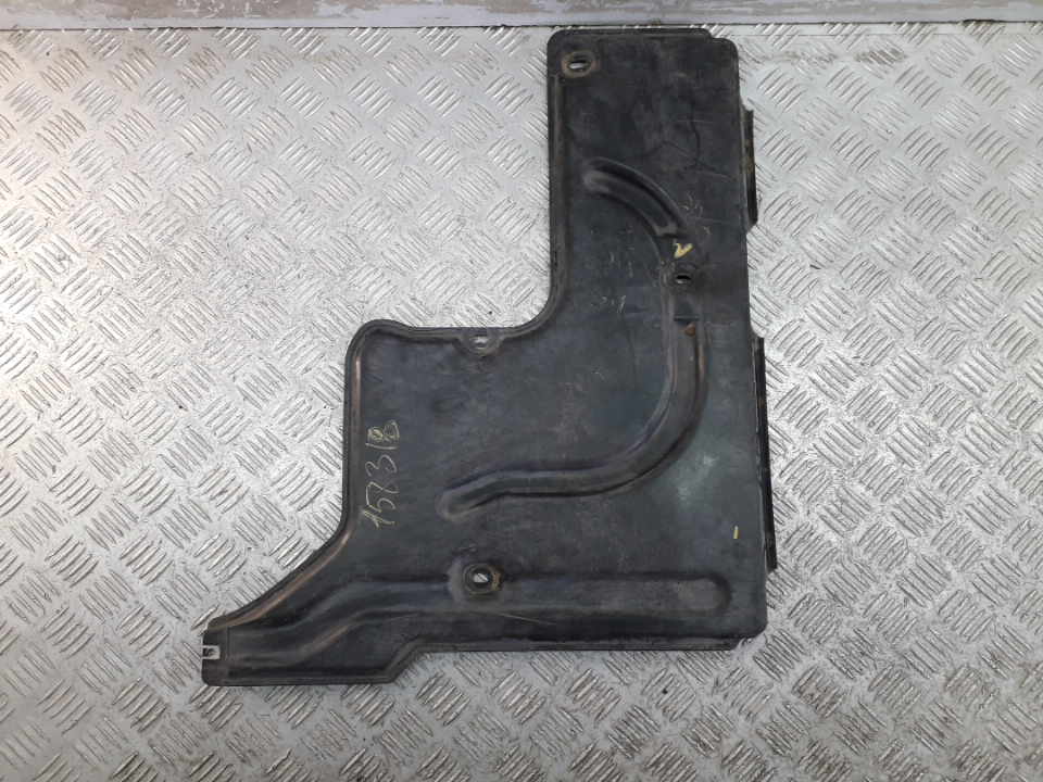 Пыльник двигателя нижний левый