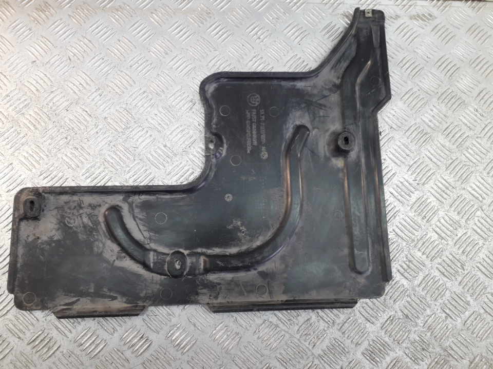 Пыльник двигателя нижний левый