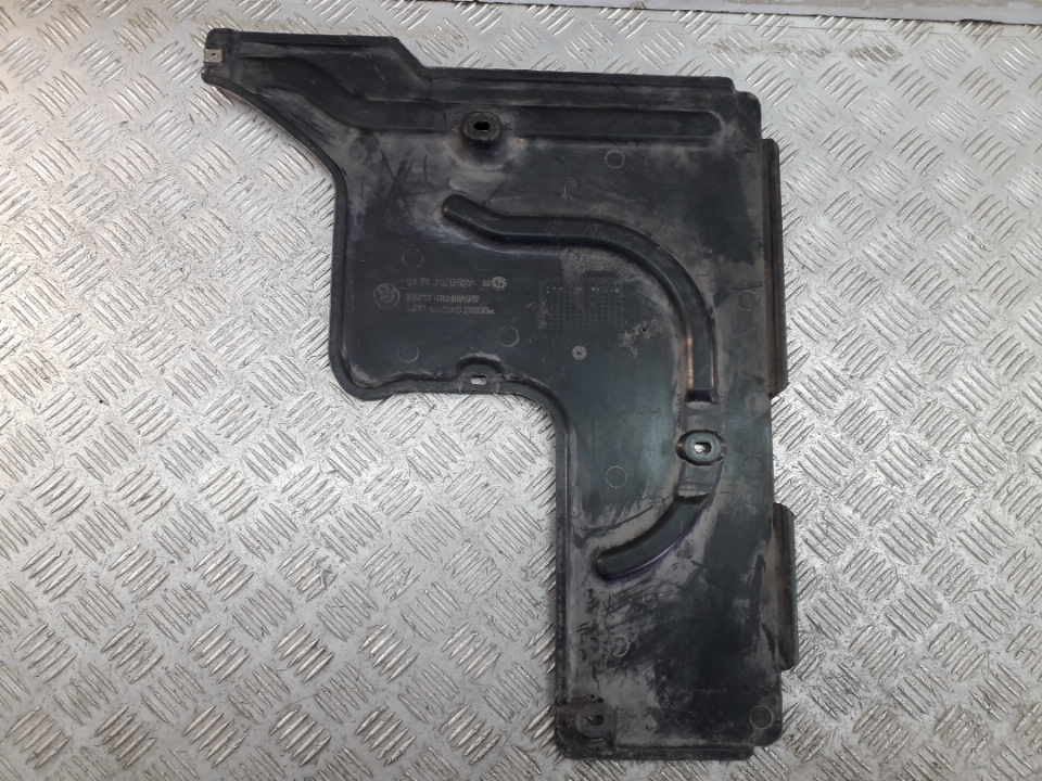 Пыльник двигателя нижний левый