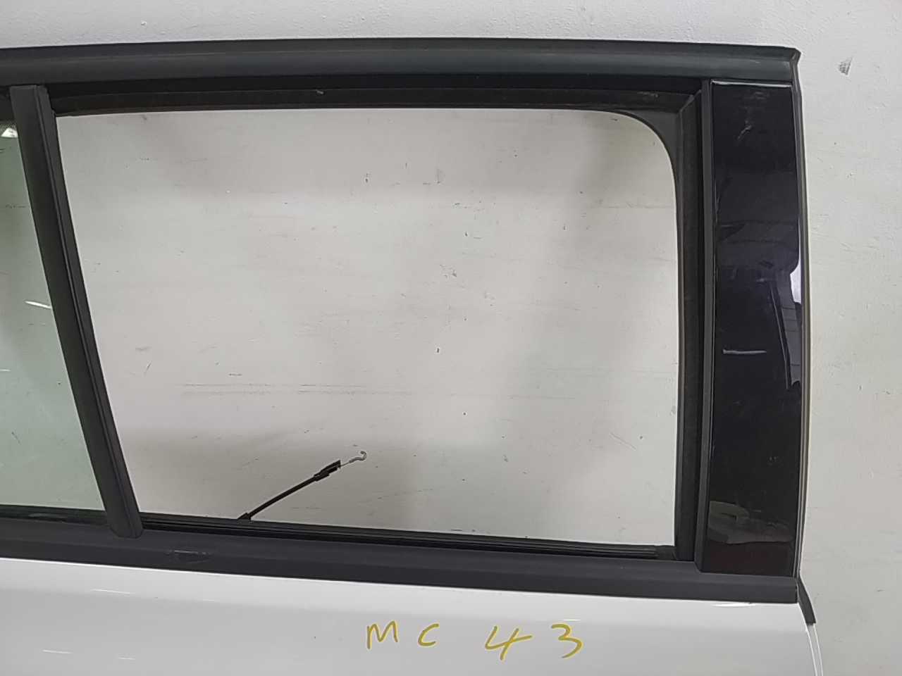Стекло двери задней правой
