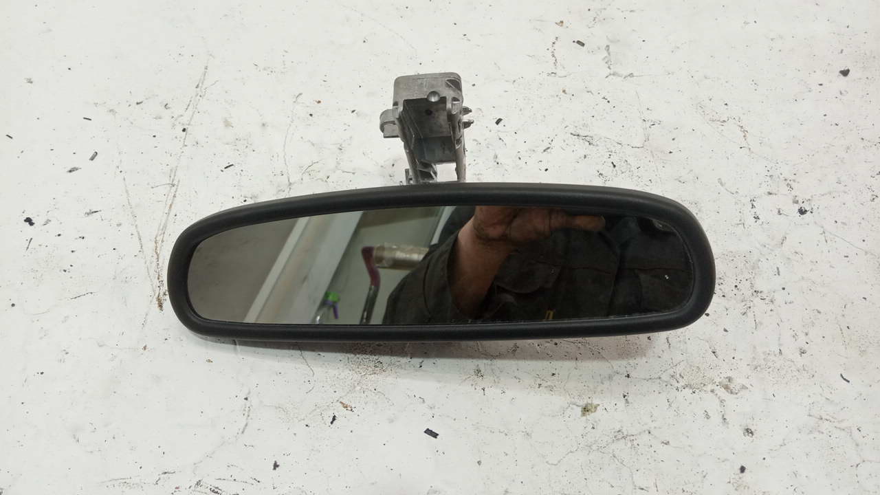 Зеркало заднего вида