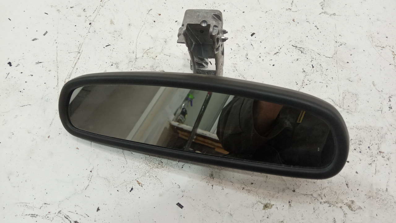 Зеркало заднего вида