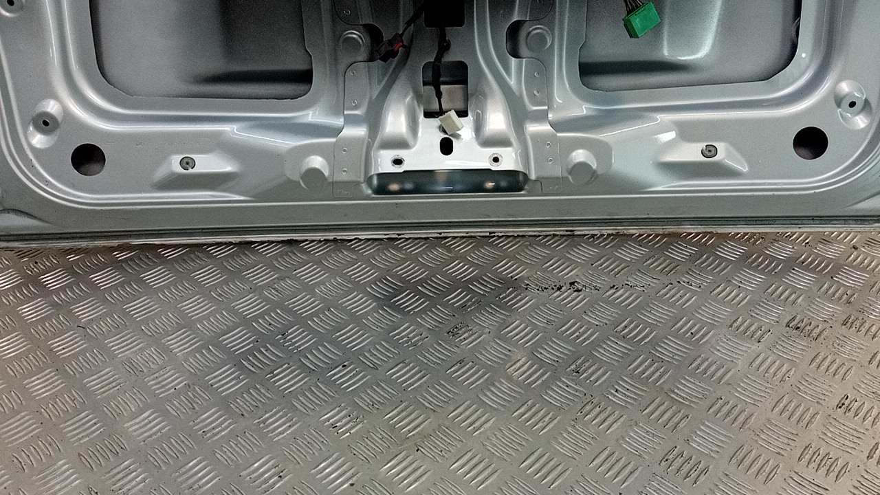 Дверь багажника