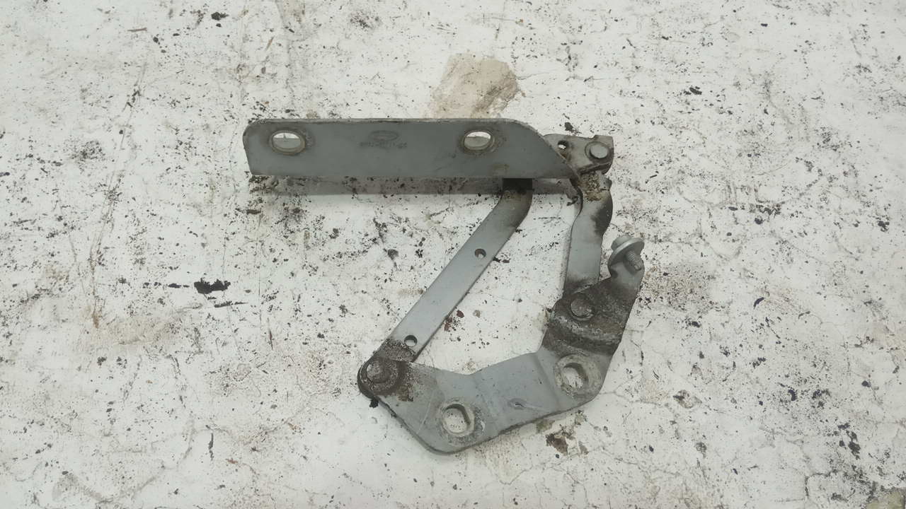 Петля капота левая