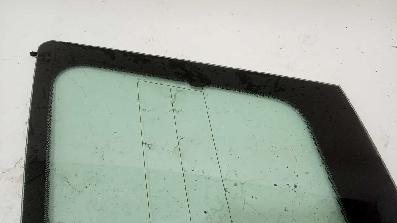 Стекло кузовное глухое левое