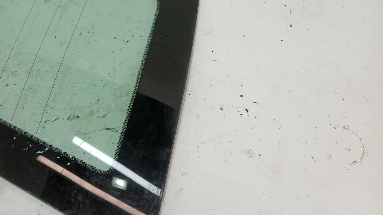 Стекло кузовное глухое левое