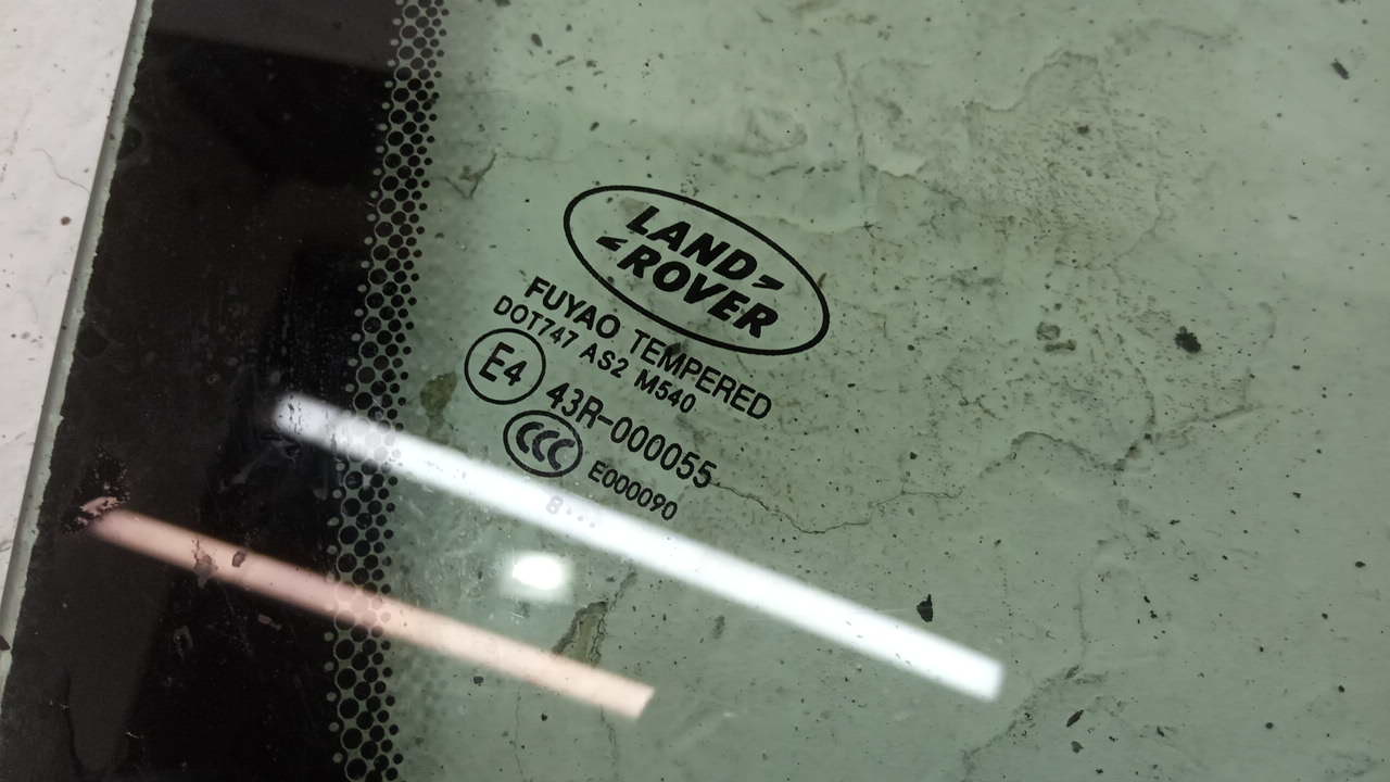 Стекло кузовное глухое левое