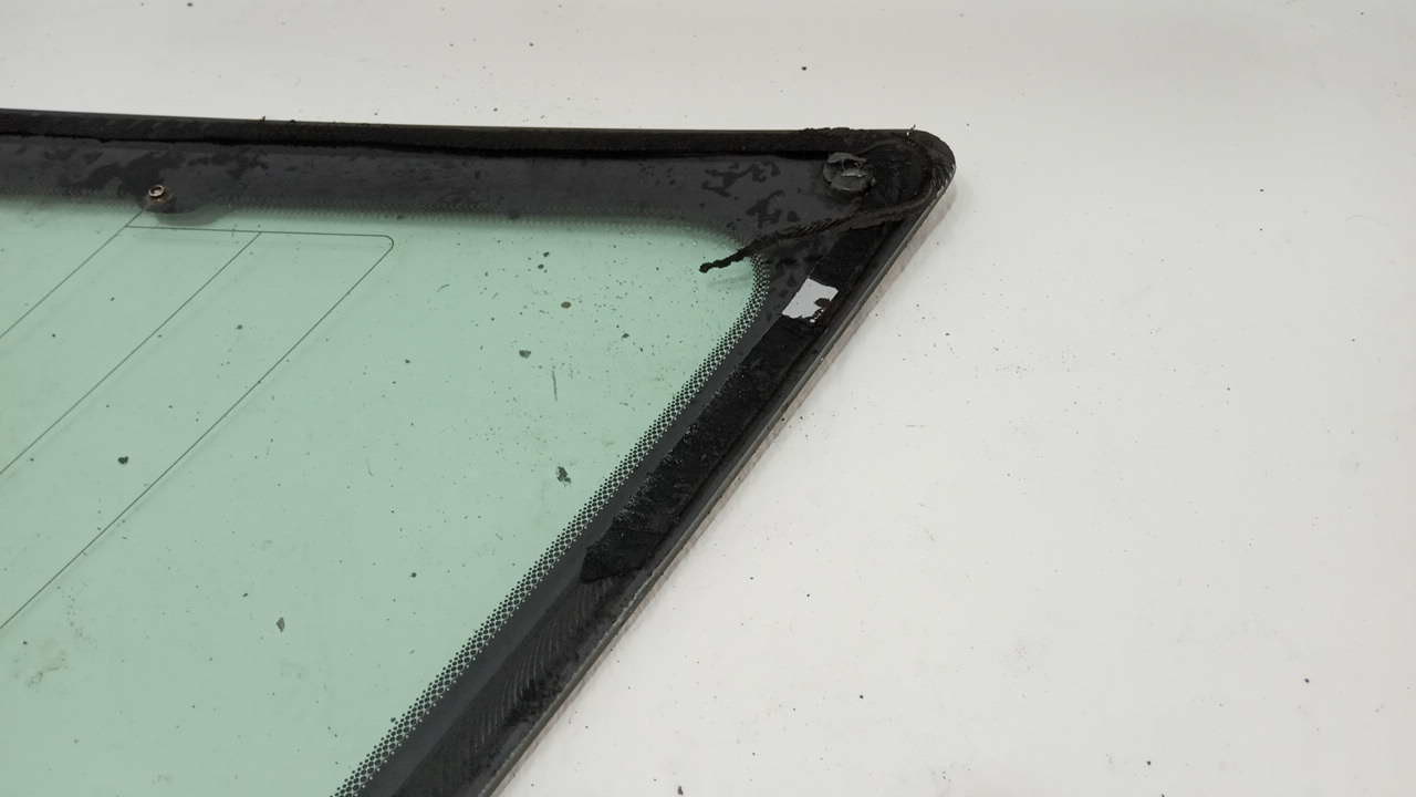 Стекло кузовное глухое левое