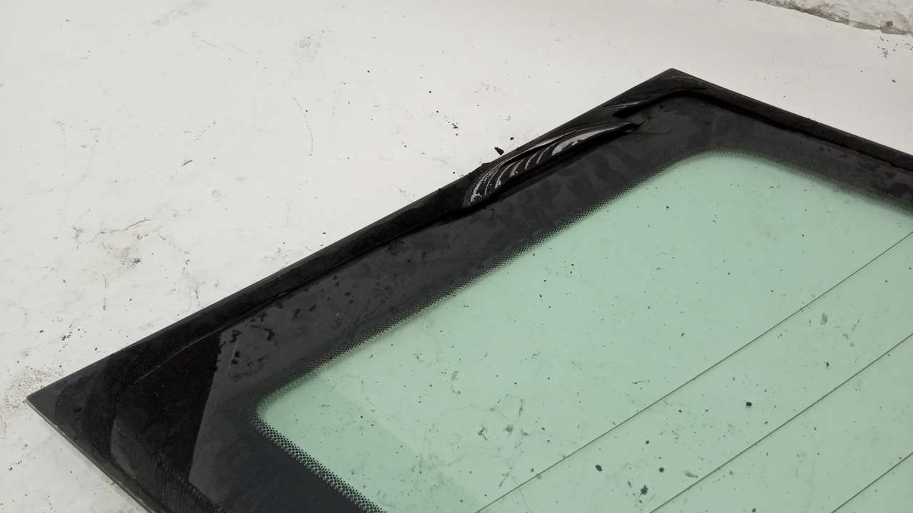 Стекло кузовное глухое левое