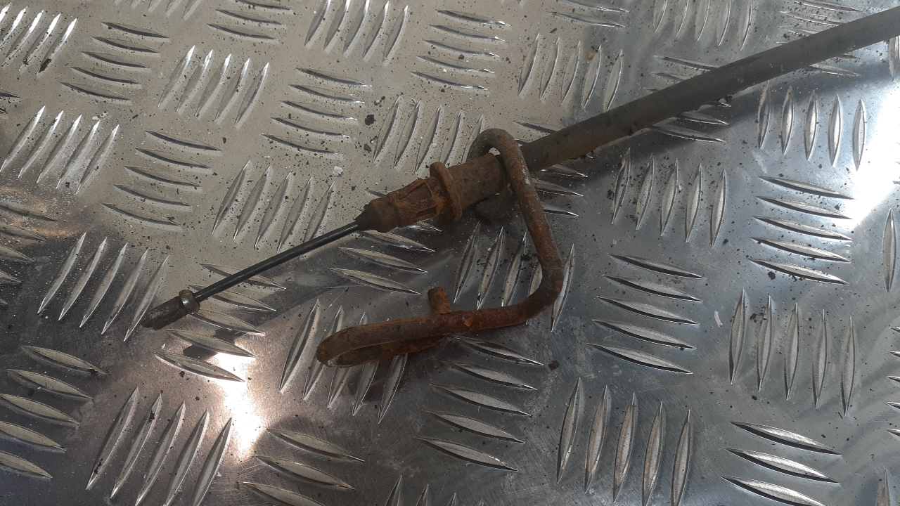 Трос стояночного тормоза левый