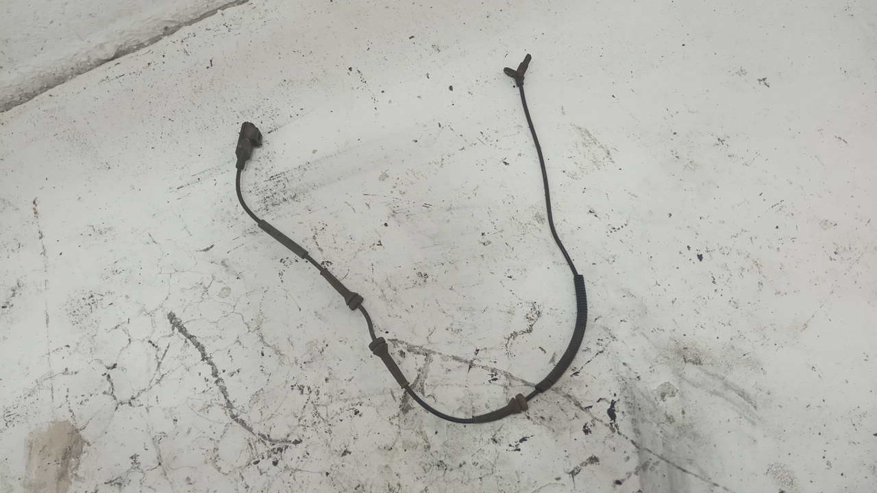 Датчик ABS передний