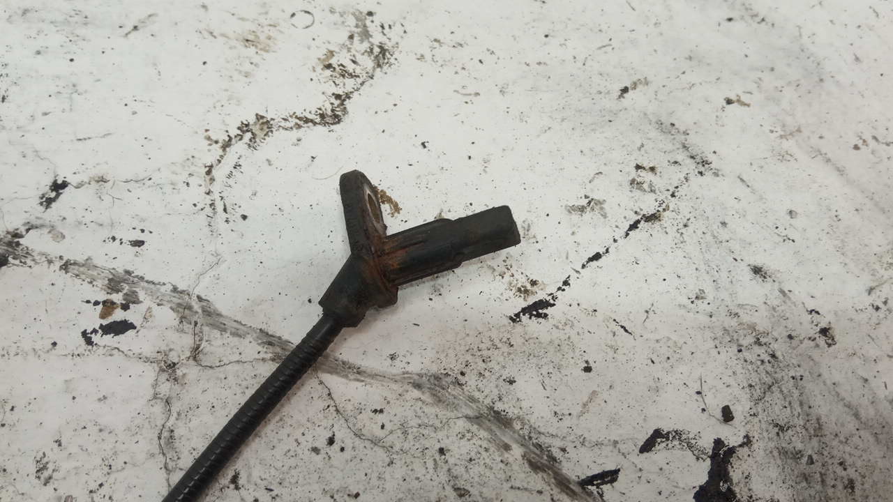 Датчик ABS передний