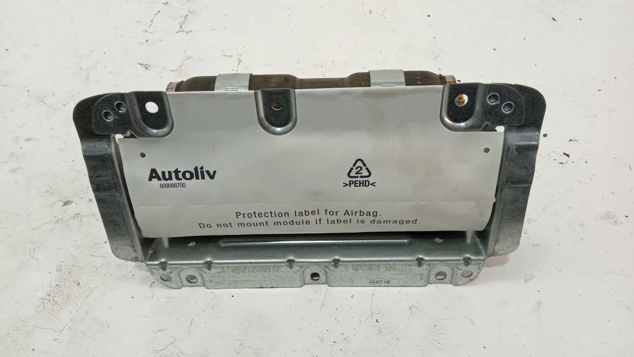 Подушка безопасности пассажирская (в торпедо)