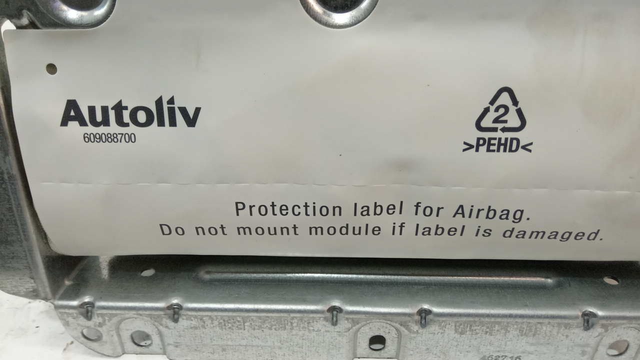 Подушка безопасности пассажирская (в торпедо)