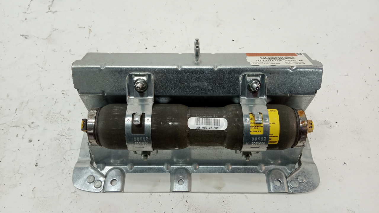 Подушка безопасности пассажирская (в торпедо)