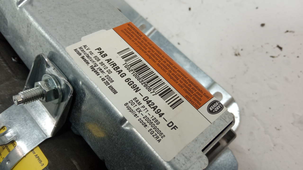 Подушка безопасности пассажирская (в торпедо)