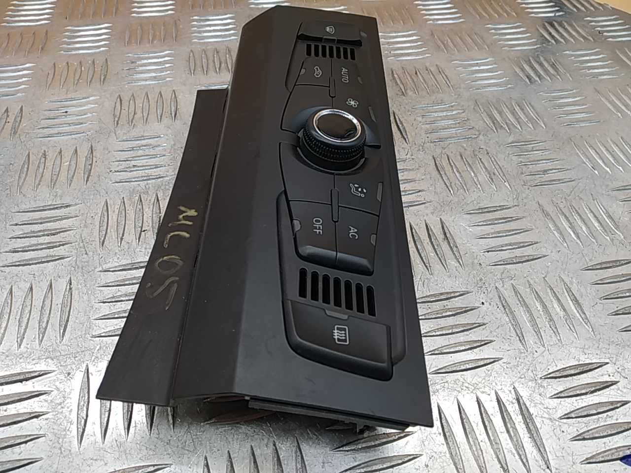 Блок управления климатической установкой