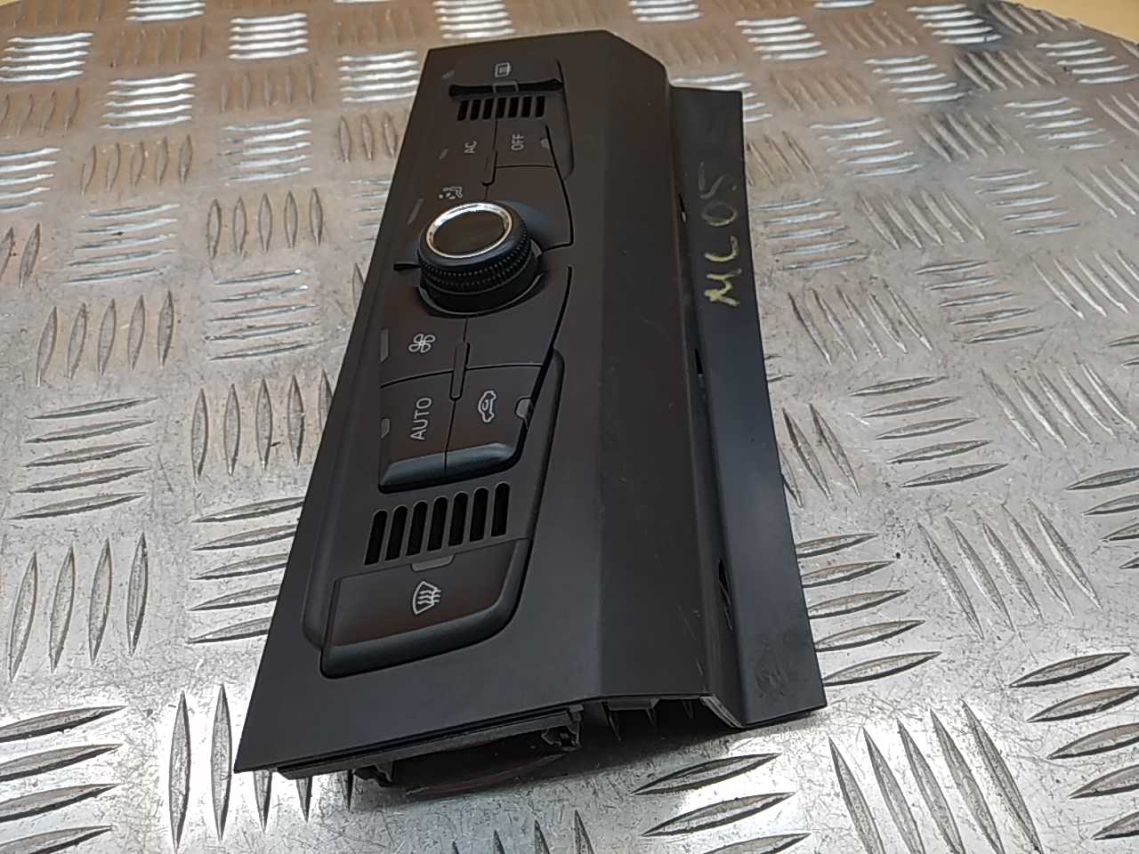 Блок управления климатической установкой