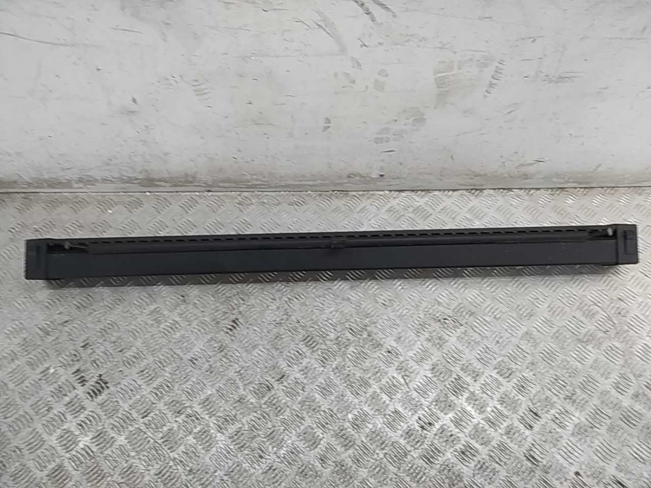 Шторка багажника