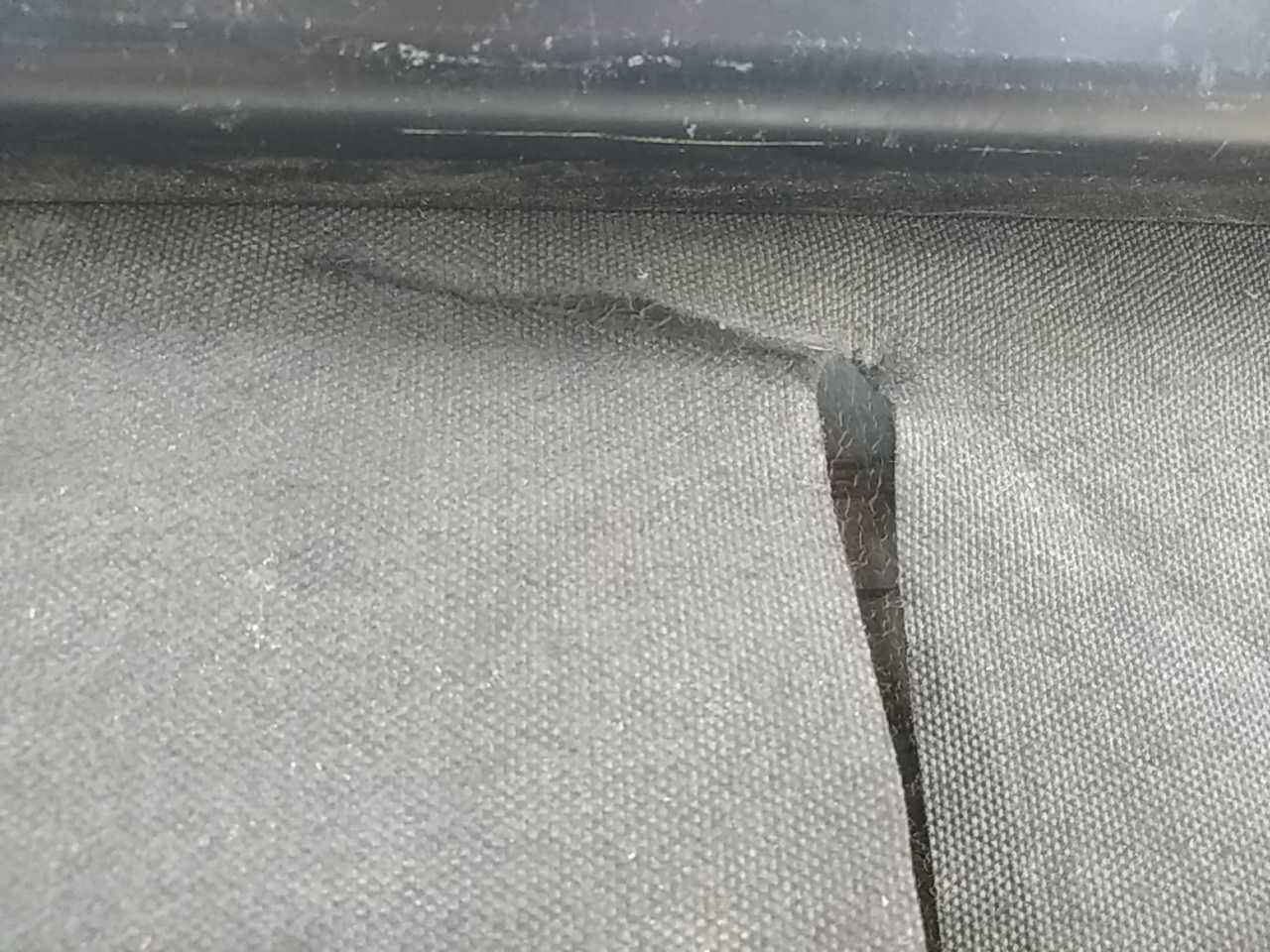 Шторка багажника