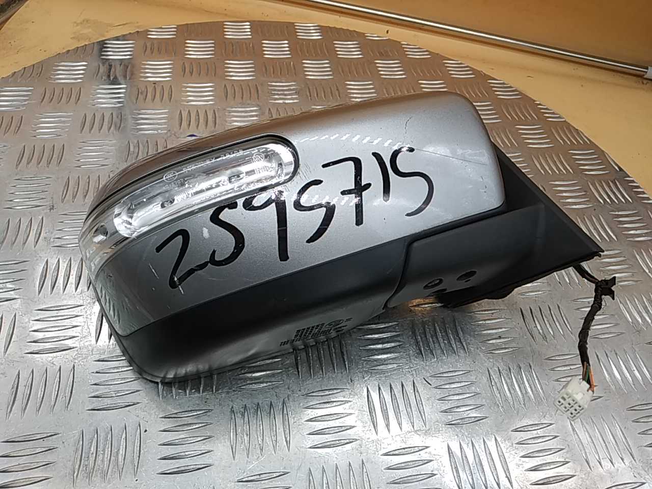 Зеркало правое электрическое