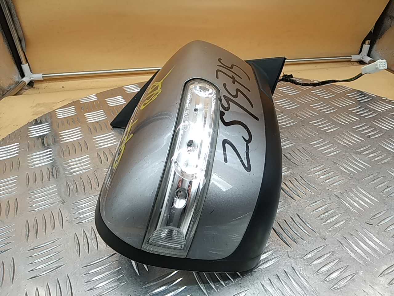 Зеркало правое электрическое