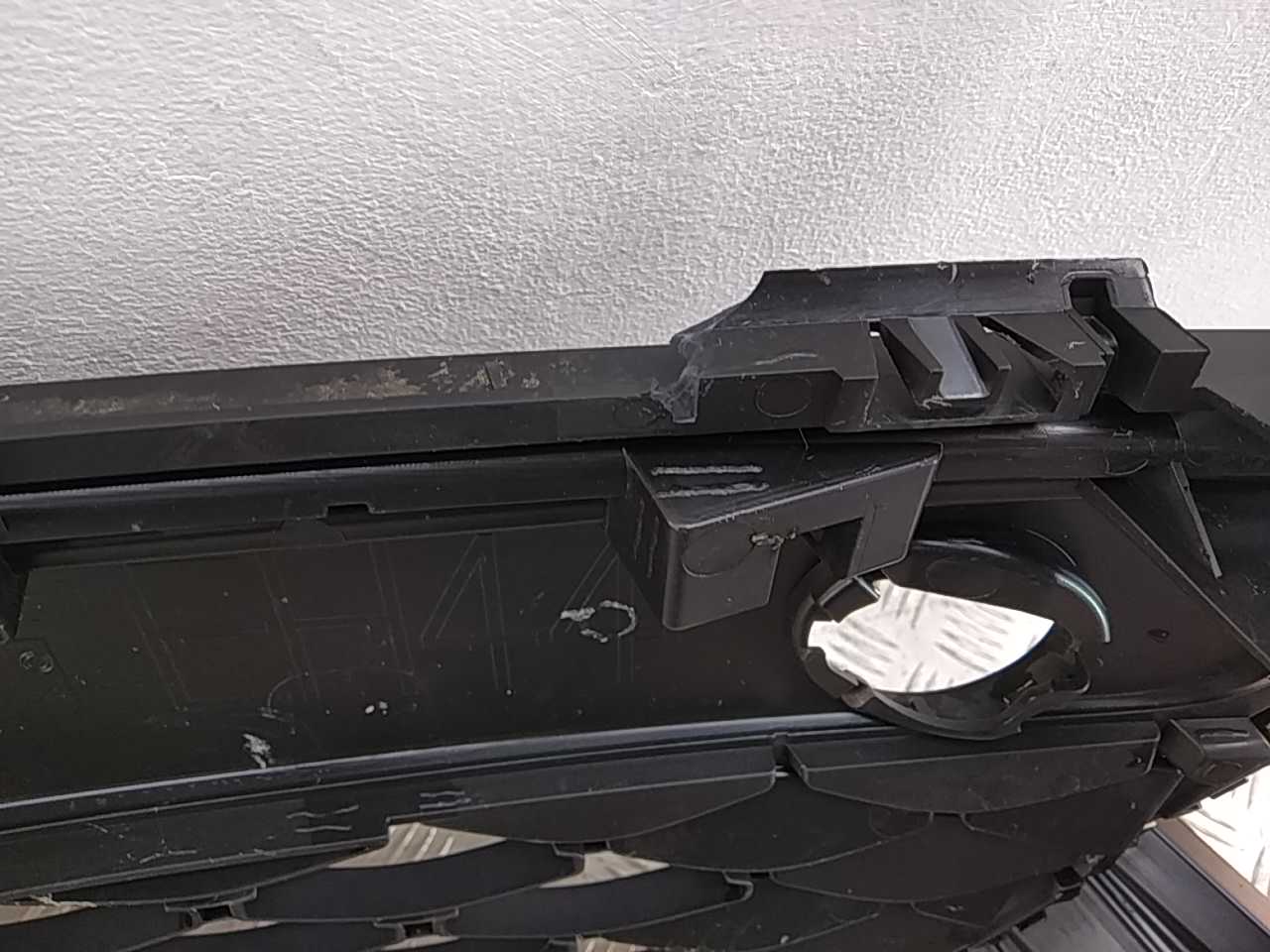 Решетка в бампер центральная