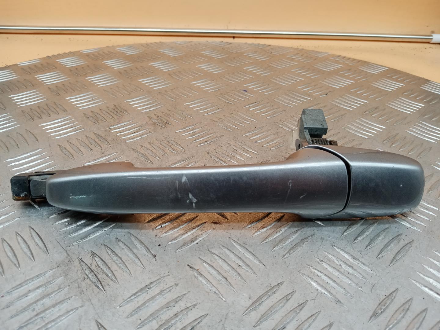 Ручка двери передней наружная левая