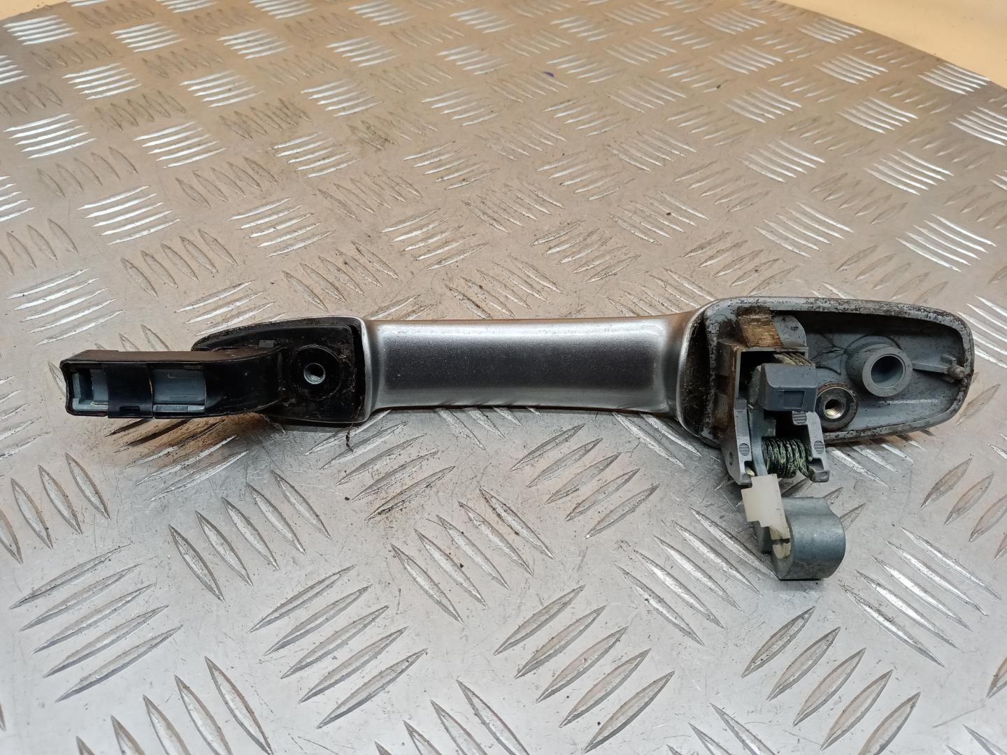 Ручка двери передней наружная левая