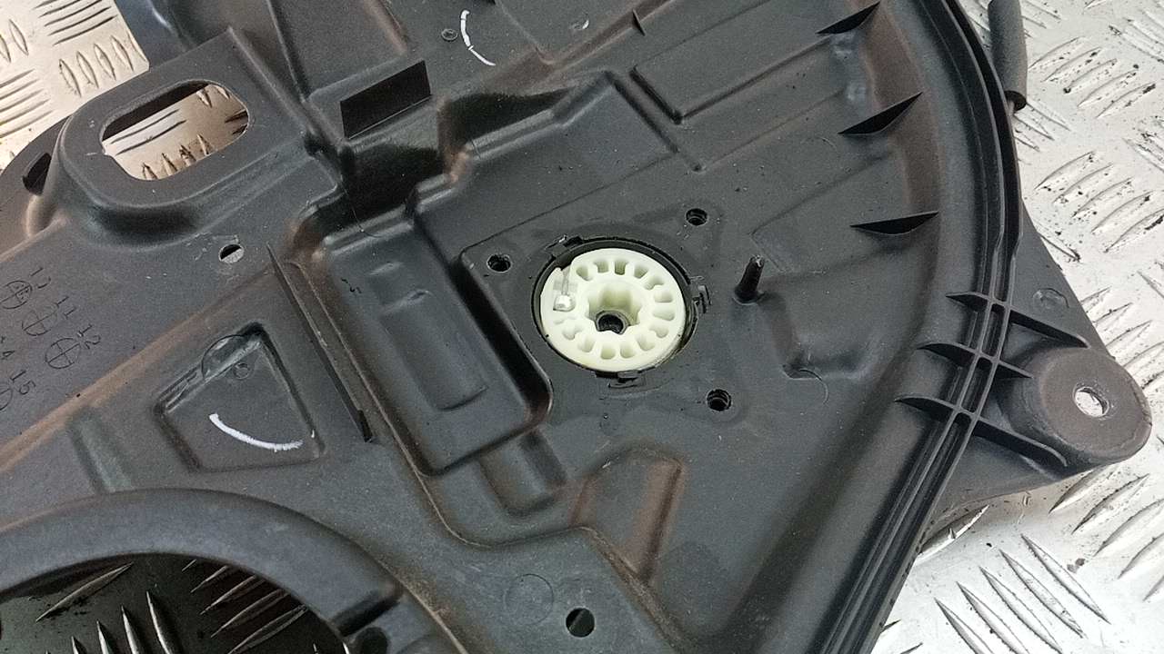 Стеклоподъемник электр. задний левый