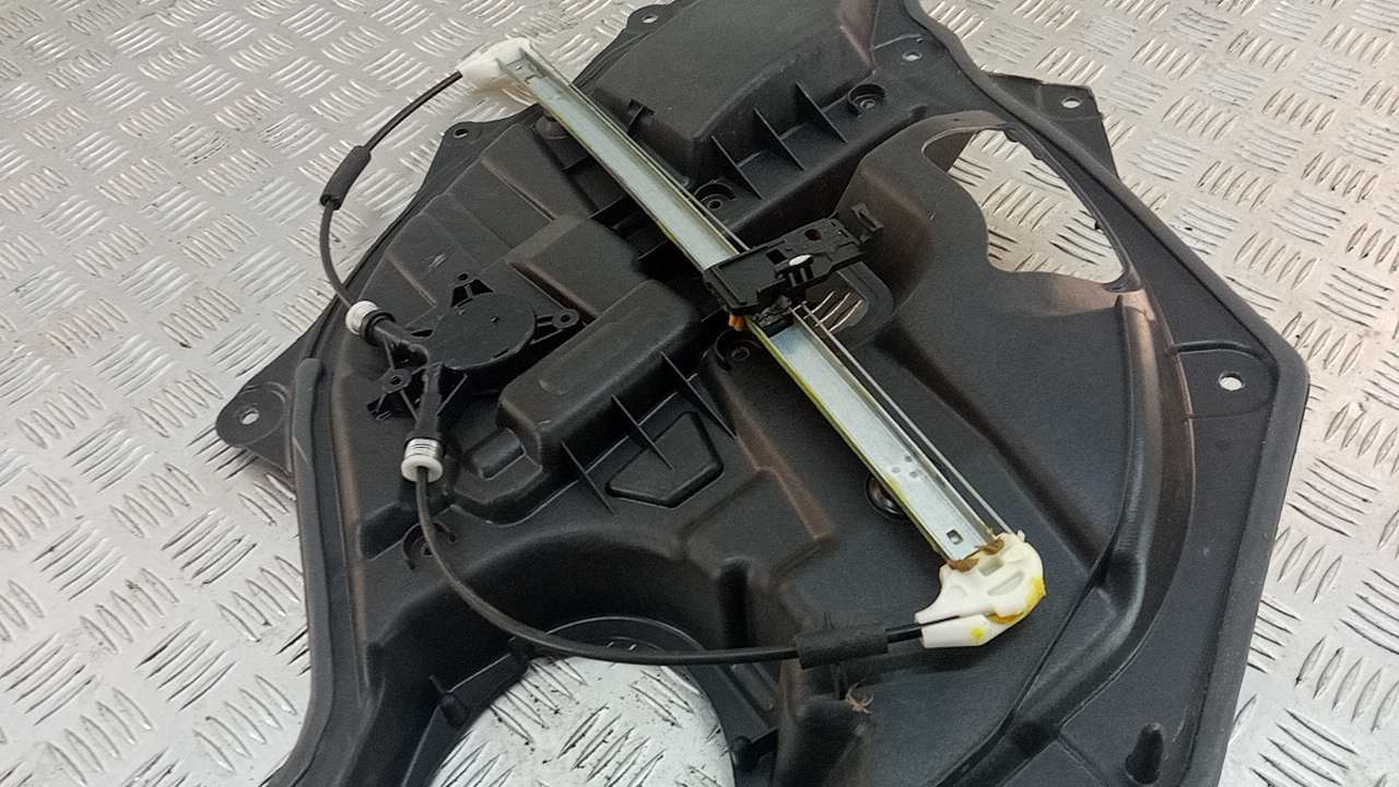 Стеклоподъемник электр. задний левый