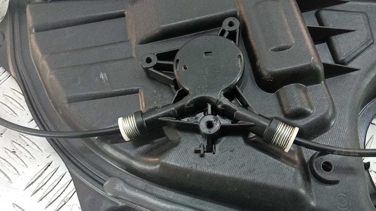 Стеклоподъемник электр. задний левый