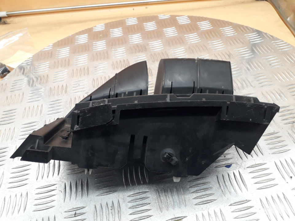 Кронштейн заднего бампера правый