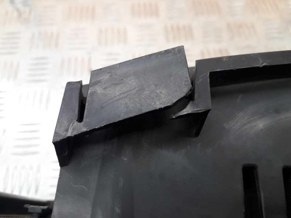 Кронштейн заднего бампера правый